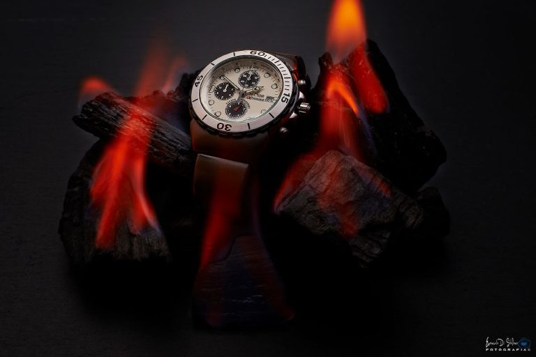 foto orologio con fuoco